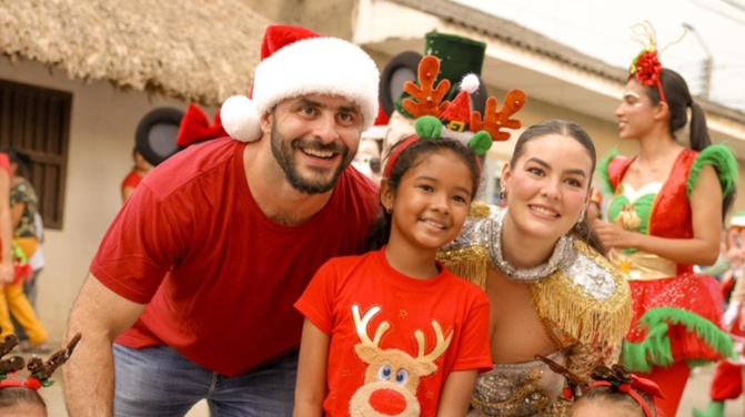 Gobernador y gestora recorren Córdoba con "Córdoba brilla en Navidad"