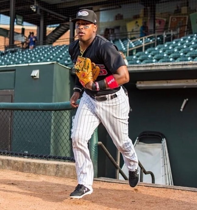 Toros contrató a campocorto venezolano
