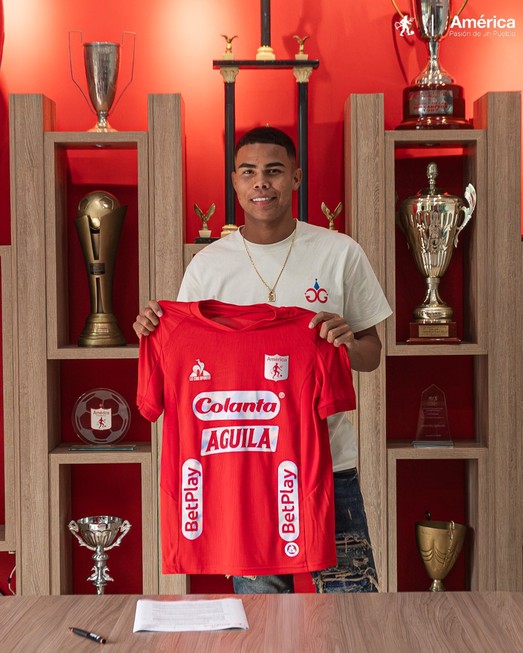 América presentó al sucreño Mateo Castillo
