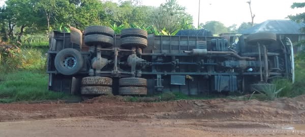 Mal estado de vía El Portón - La Ye casi provoca una tragedia