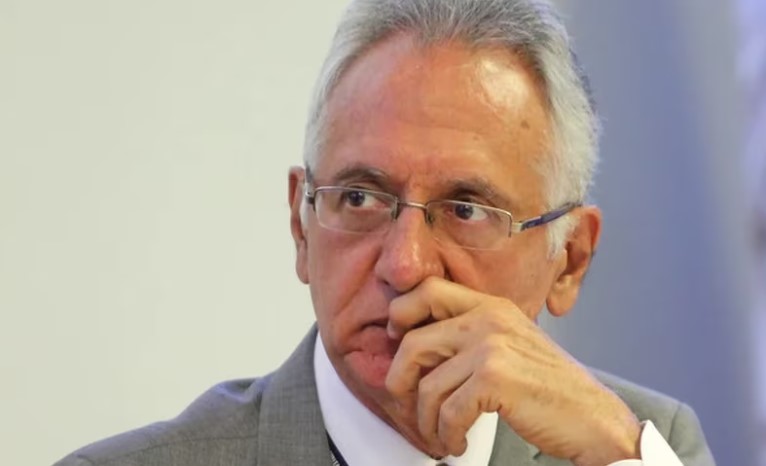 Ministro de Salud llamado a juicio disciplinario por el desabastecimiento de medicamentos durante 2023