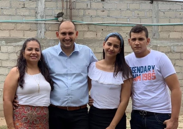 Le siguen el rastro a sicarios de familia masacrada