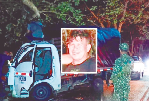 Impactaron contra un árbol