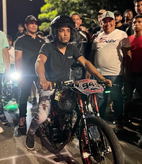 Las motos hacen el show en las Fiestas del 20 de Enero