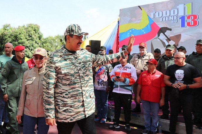 Petro manda delegado y legitima al dictador