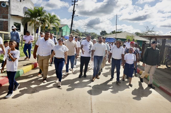 La Gobernación llegó con pavimento a Los Córdobas