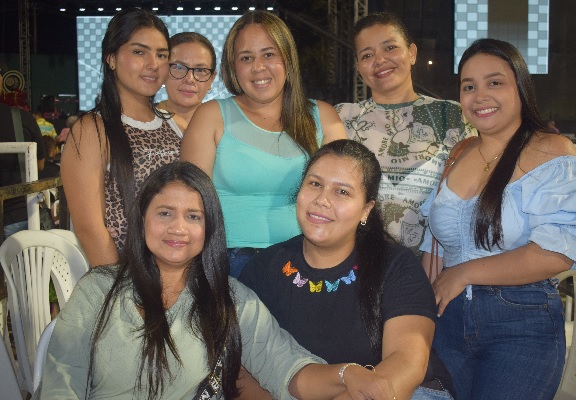 Se gozaron la coronación de las reinas infantil y central