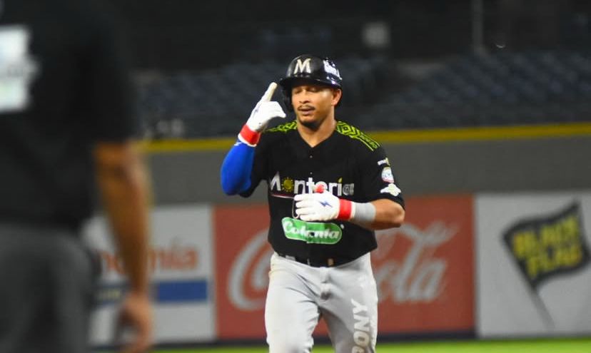Vaqueros pegó primero en la final