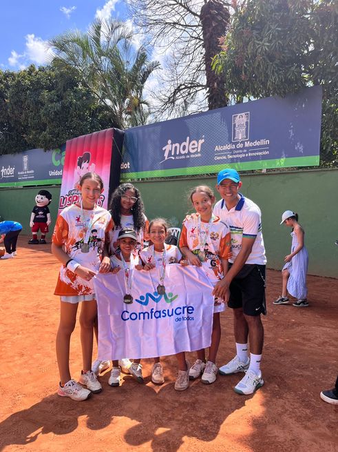 Tenistas sucreños ganaron cinco medallas
