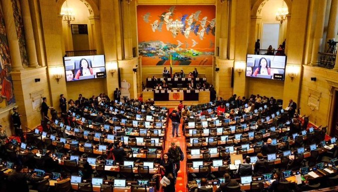 Vuelve proyecto de ley que busca reducir el salario de los congresistas