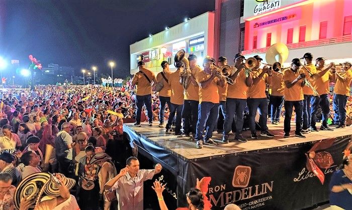 A ritmo del fandango cayó el telón del 20 de Enero
