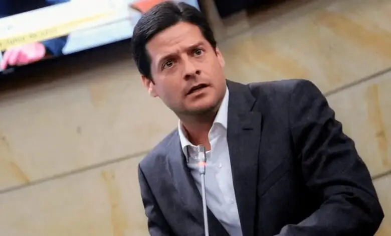 Se va una ministra incapaz y arrogante: Gómez Amín tras renuncia de MinTransporte