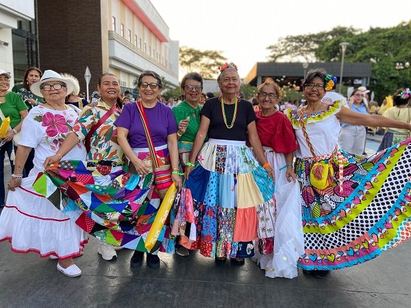 Gozaron y bailaron al ritmo del fandango