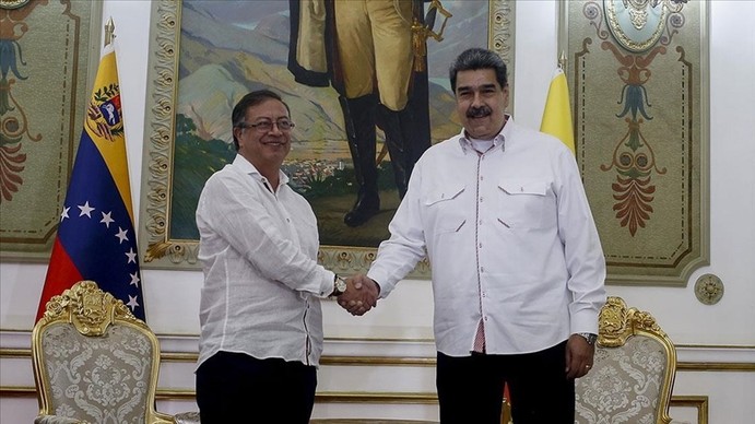 Petro de la mano con el régimen Maduro