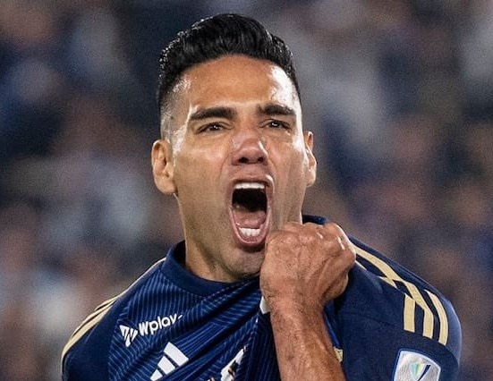 ¿ Falcao seguirá vistiéndose de azul ?