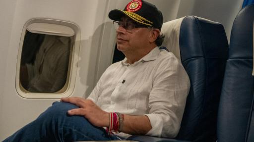 Presidente Petro prohíbe aterrizaje de aviones con migrantes de EE.UU