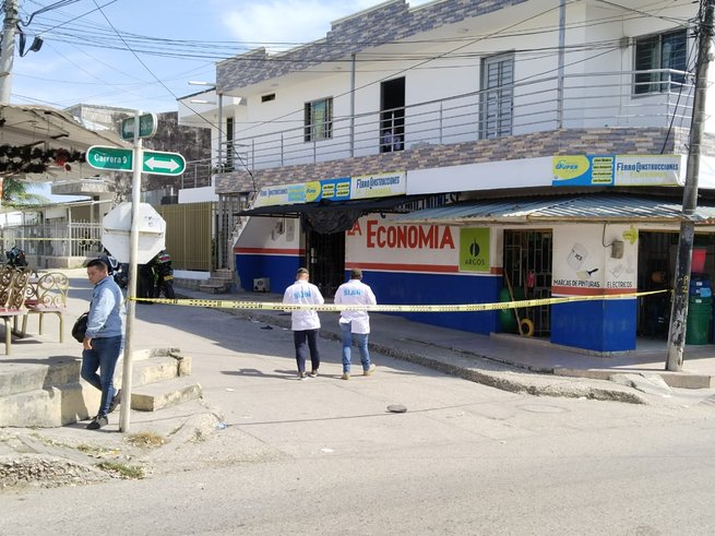 Lo balearon en las afueras de una ferretería