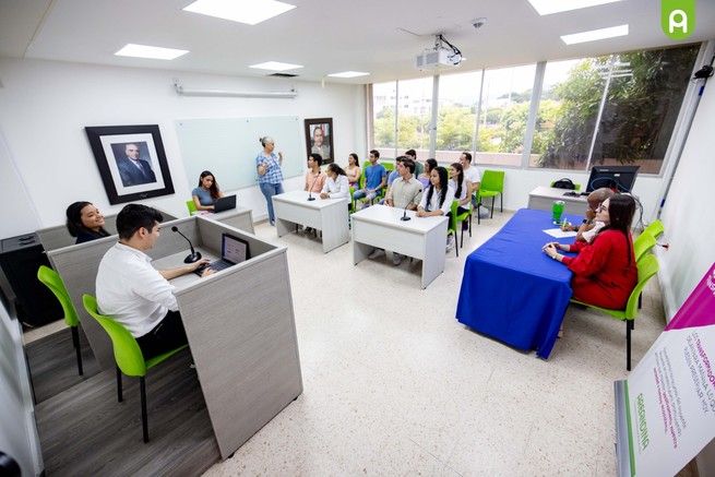 Transforma el futuro profesional con el programa de Derecho Virtual de Areandina