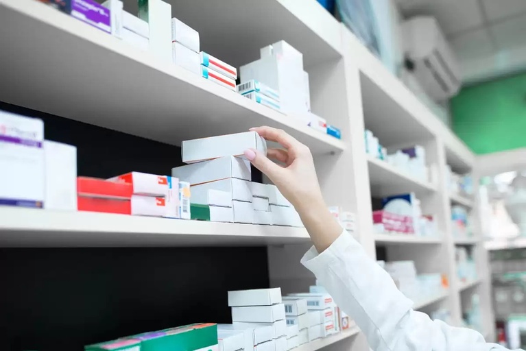 Supersalud busca soluciones al expendio de medicamentos