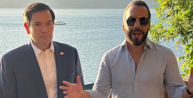 Bukele ofrece su megacárcel a Trump para capturados en EE.UU.