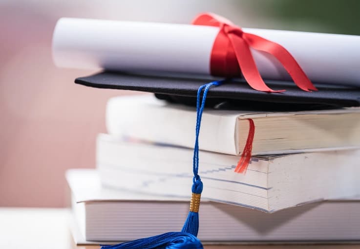 Por falsificar títulos universitarios, cinco maestros más sancionados en Bogotá