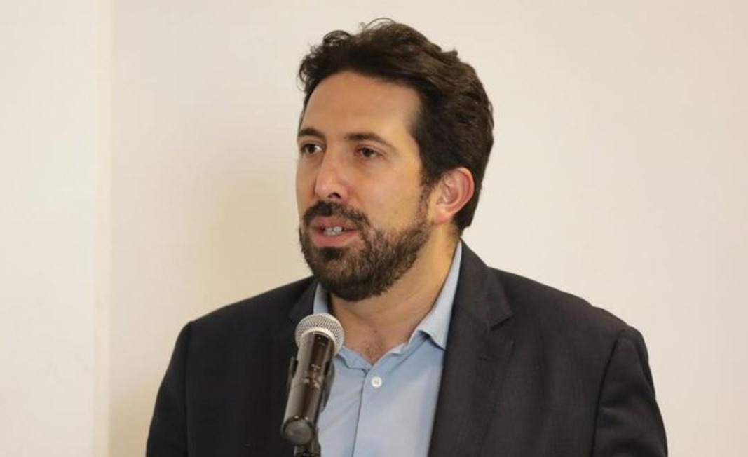 Ministro de Hacienda presenta su carta de renuncia protocolaria