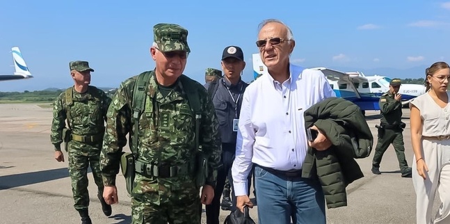 MinDefensa se va en medio de la crisis
