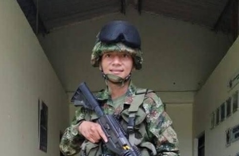 Clínica dice que militar ingresó grave