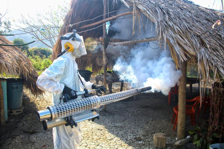 Fumigaron, charlaron y entregaron kit