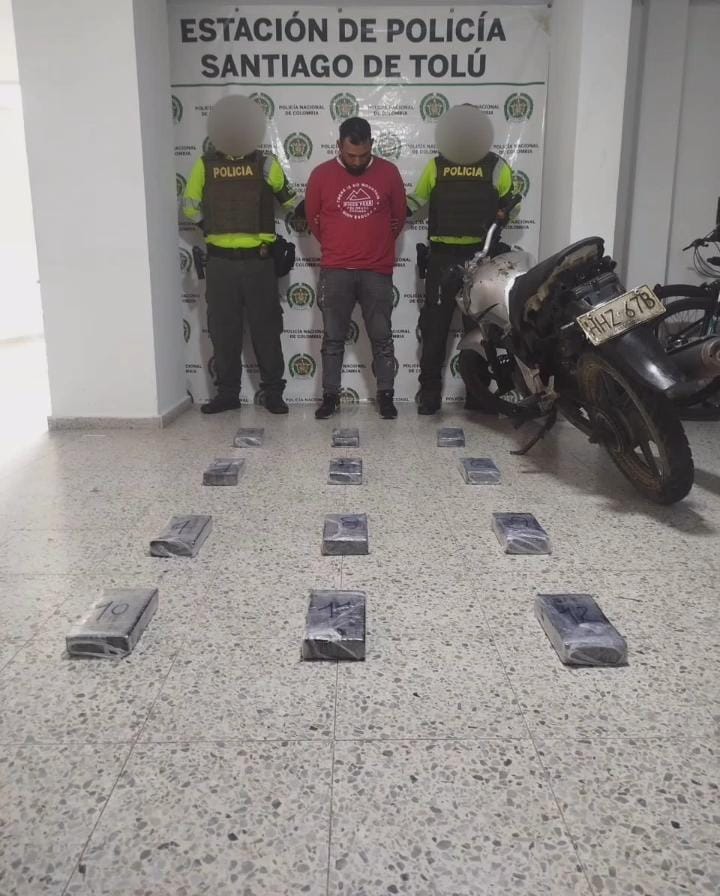 Le incautaron 12 paquetes de cocaína