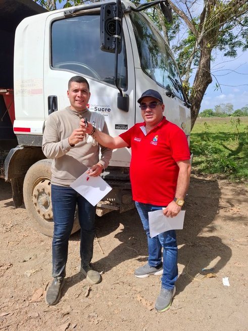 Entregan kit de maquinaria para arreglo de vías en Sucre, Sucre