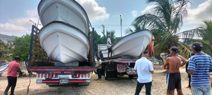 Inició la entrega de embarcaciones a los pescadores del Golfo