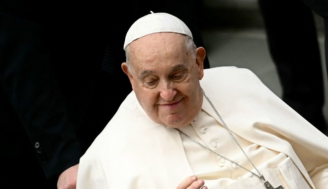 El Papa Francisco sigue hospitalizado