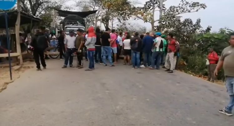 Bloqueo en La Sierpe, comunidad exige mejoras en vías y educación