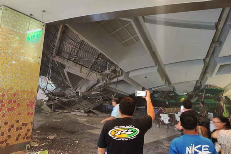 Cuatro muertos y 70 heridos en un centro comercial de Perú