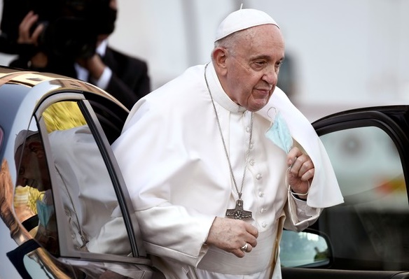 El Vaticano revela que el Papa Francisco presenta una ligera mejoría