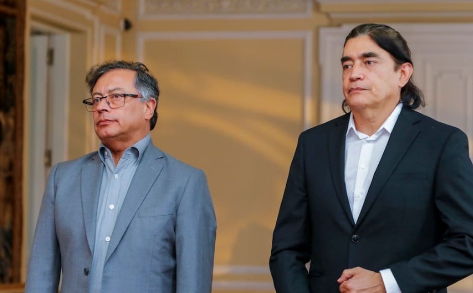 A Bolívar se le enreda la candidatura