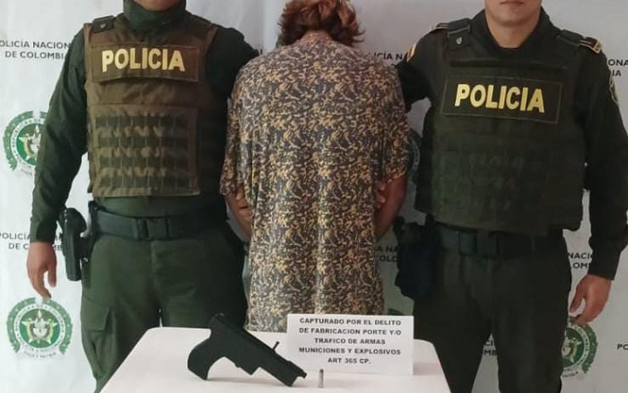 Como Pedro por su casa con arma ilegal