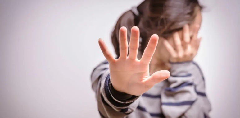 Otro docente de Los Palmitos en líos sexuales