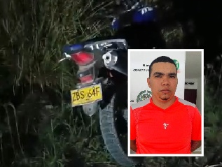 Una parte de su cuerpo estaba tapado con bolsa negra y otra con hojas de palma