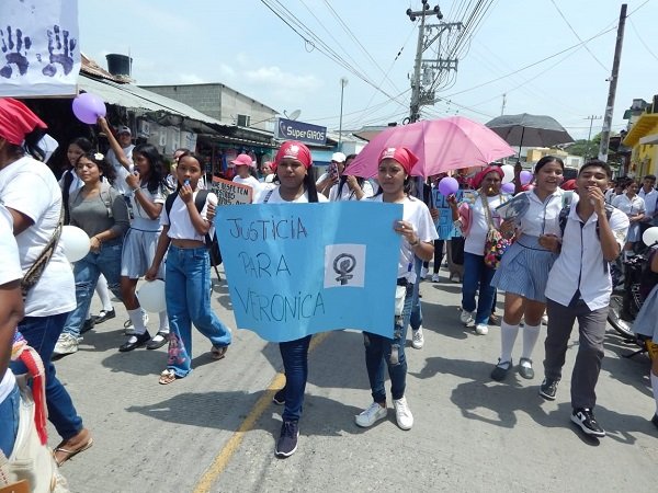 Ovejeros marcharon pidiendo justicia por los hechos violentos contra la niña Verónica