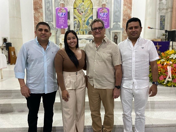 Unidos en oración por tres décadas de compromiso con la verdad