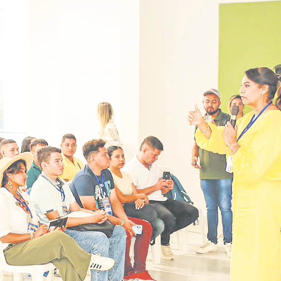 Lucy García articula propuestas con los jóvenes