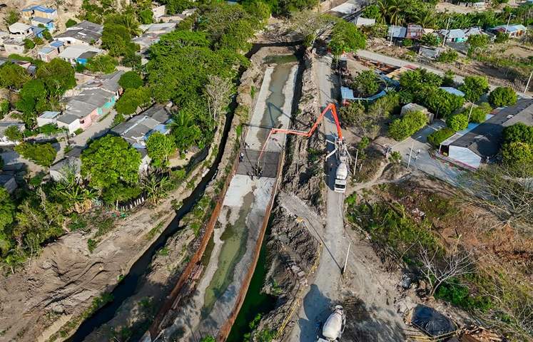 Obra del Arroyo Grande, en la fase de fundición de losas de concreto