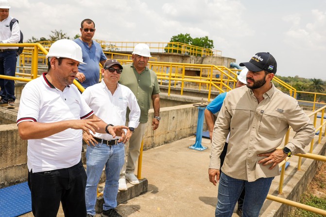 Gobernador 'le puso el ojo' a varias obras
