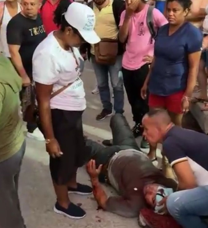 Taxista le invadió el carril