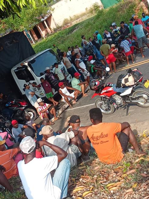Habitantes de Palo Alto bloquearon la Transversal del Caribe