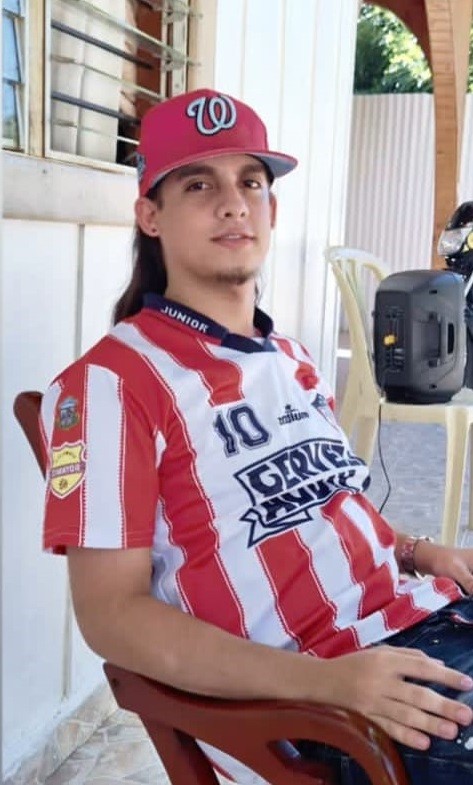 Lo atacaron a bala frente a su casa