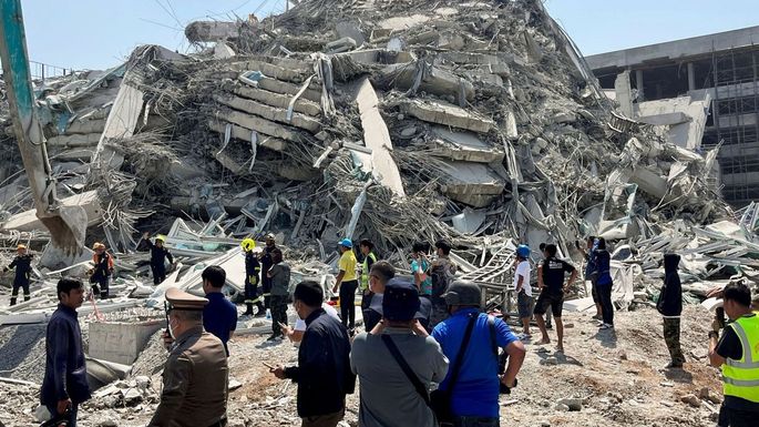 Terremoto dejó más de un centenar de muertos y varios heridos