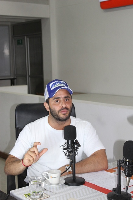 "Así no es", Erasmo por alza en peajes